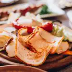 Ako osoliť bravčovú masť po náš v pohári: môžete ju